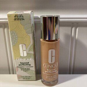 Clinique Beyond Perfecting Foundation + Concealer CN20 Fair New